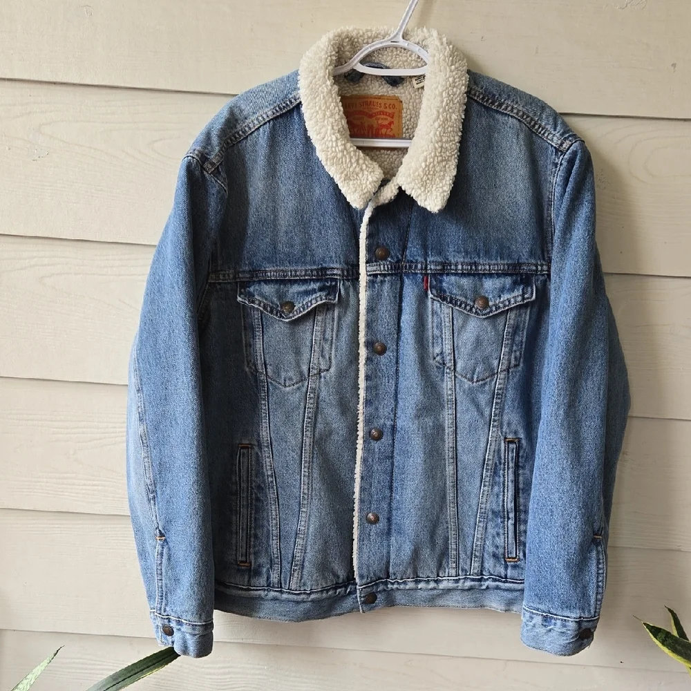 Levi's Light Blue Denim Jacket with Cream Sherpa Collar - Picture 4 of 11
